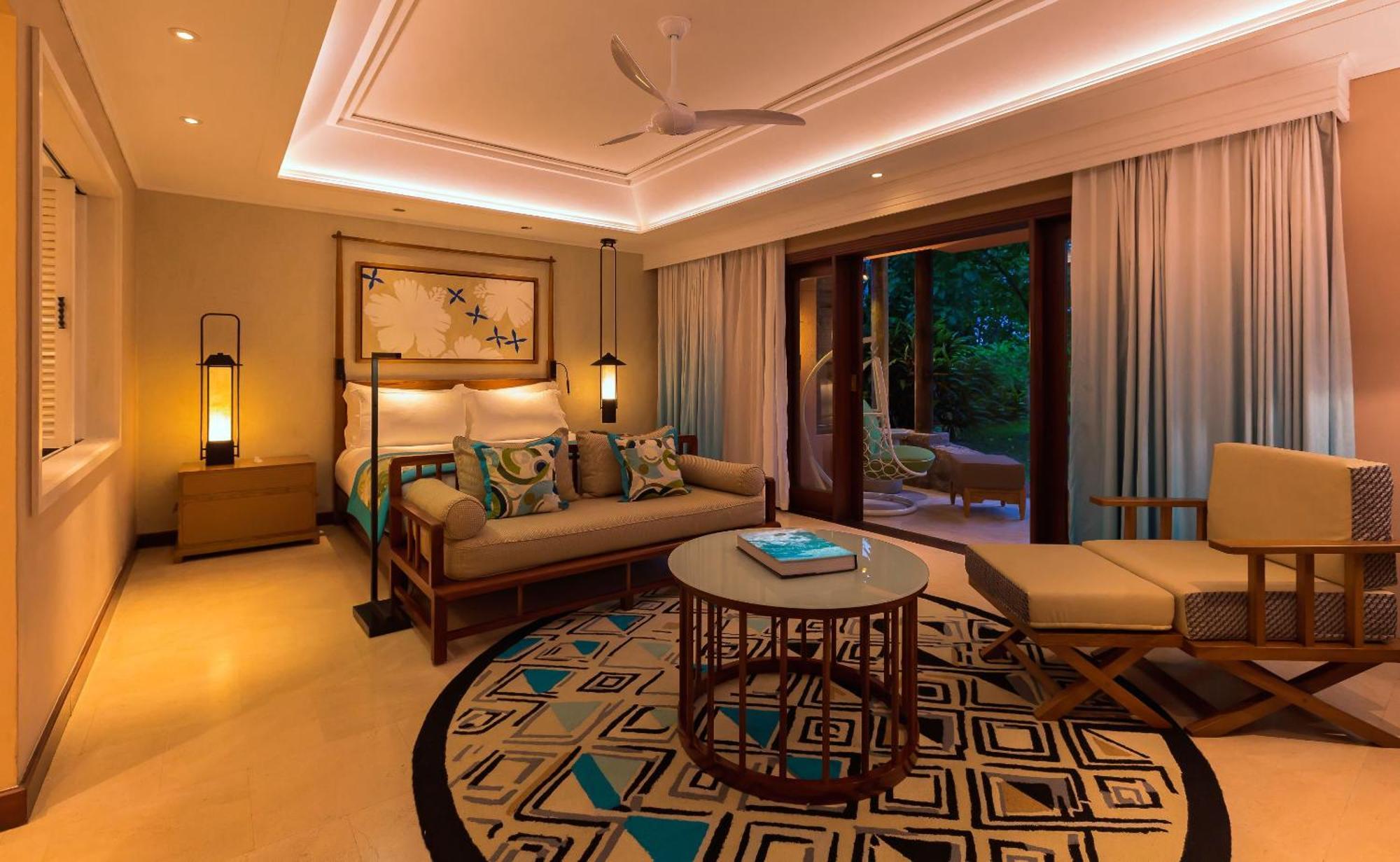 Constance Lemuria Grand Anse  Exterior foto A bedroom at the resort