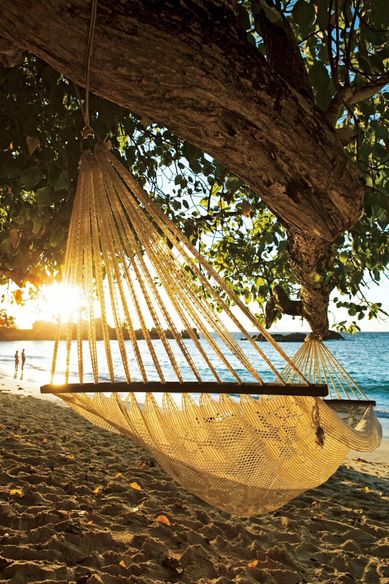 Constance Lemuria Grand Anse  Exterior foto Hammock on a beach