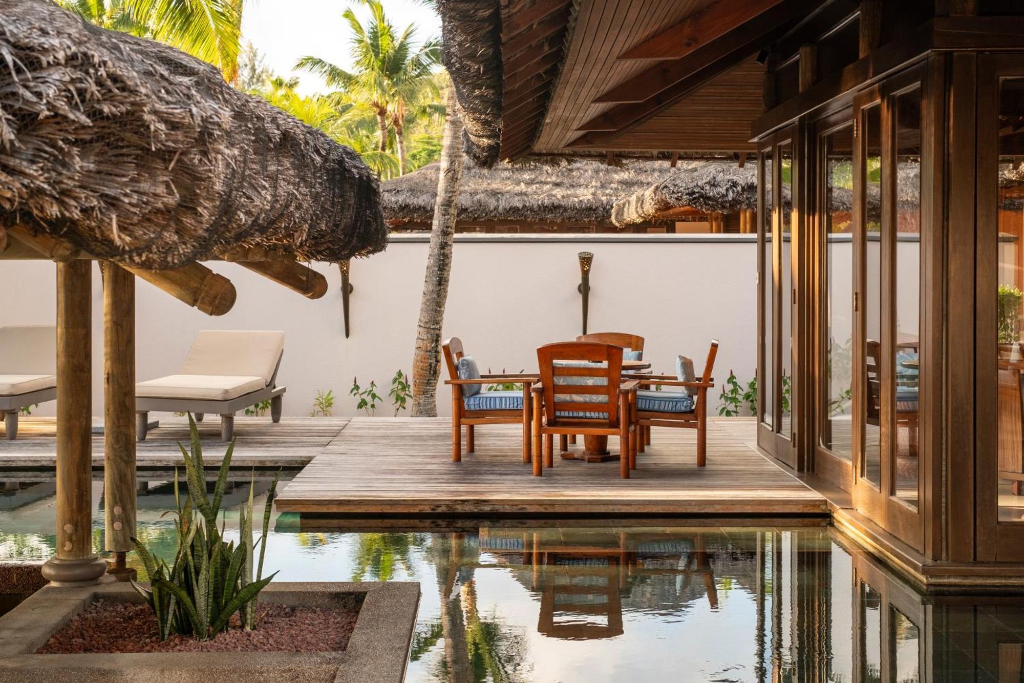 Constance Lemuria Grand Anse  Exterior foto A villa at the resort