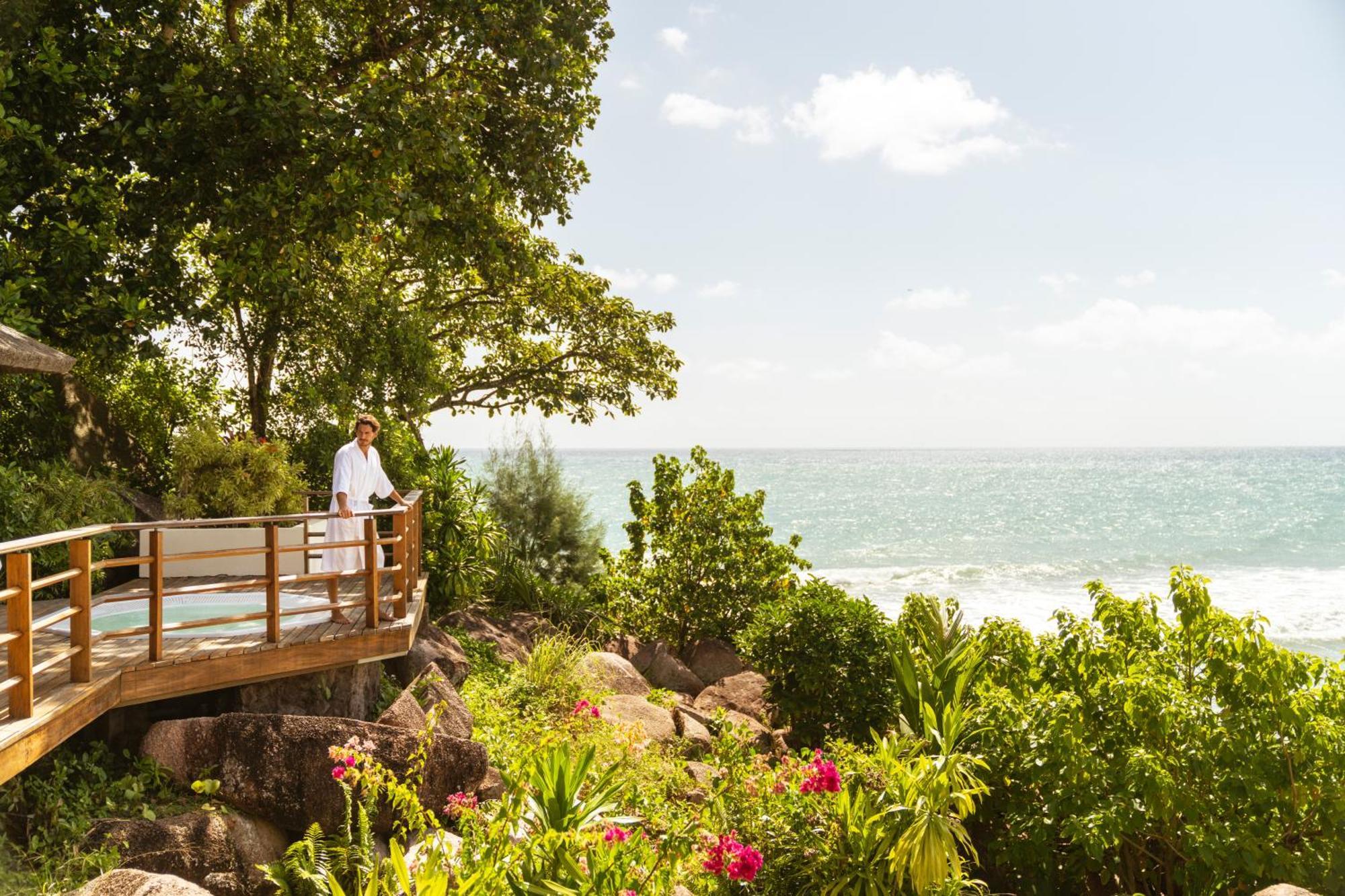 Constance Lemuria Grand Anse  Exterior foto View of the Indian Ocean from the resort