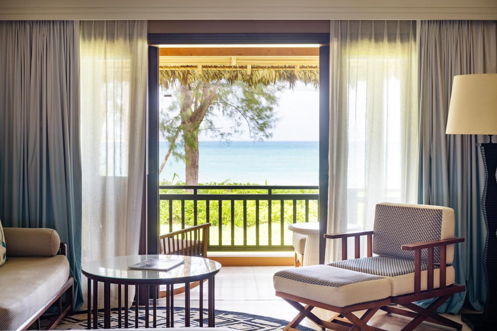 Constance Lemuria Grand Anse  Exterior foto A room at the resort