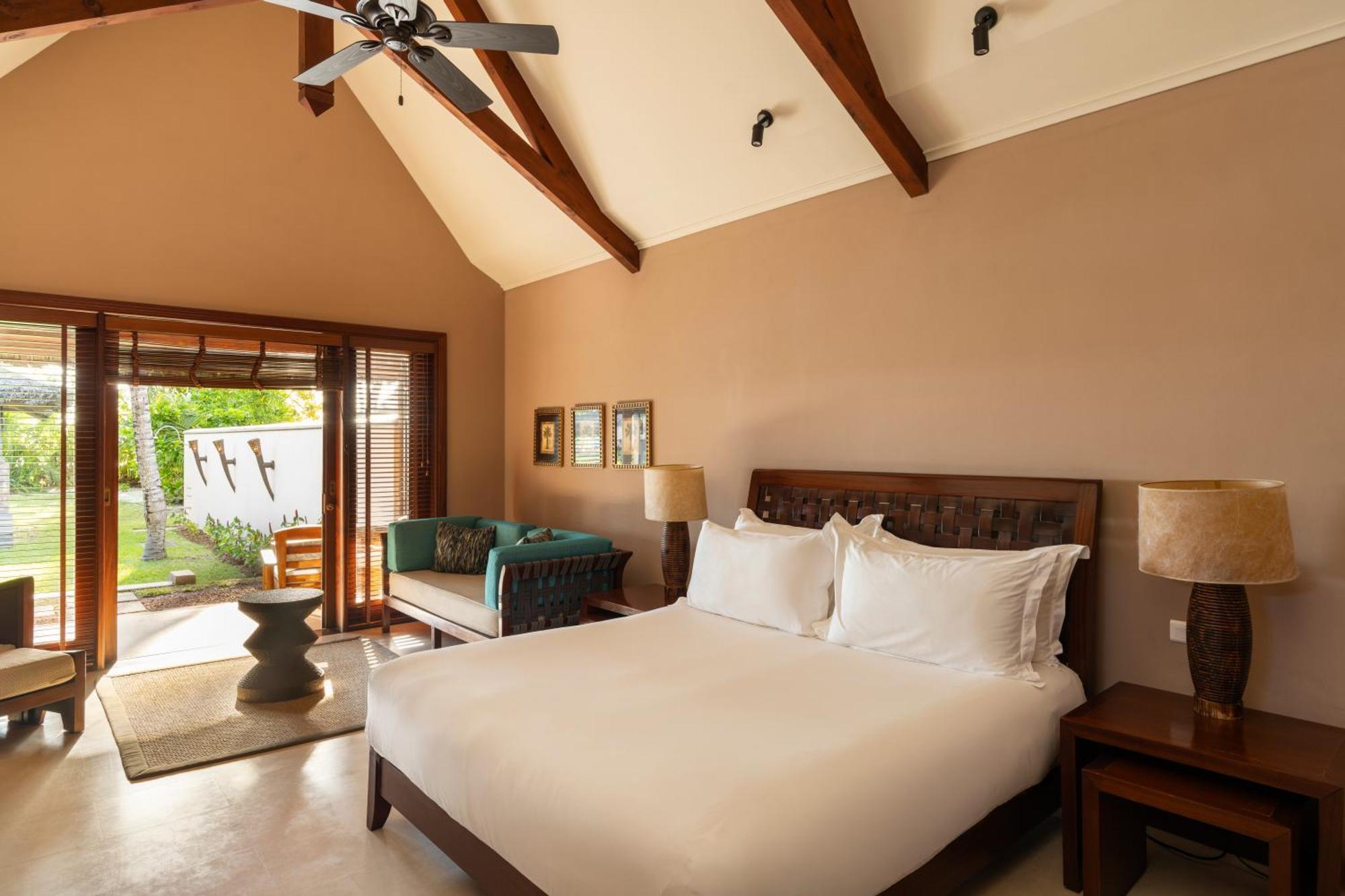 Constance Lemuria Grand Anse  Exterior foto A bedroom at the resort