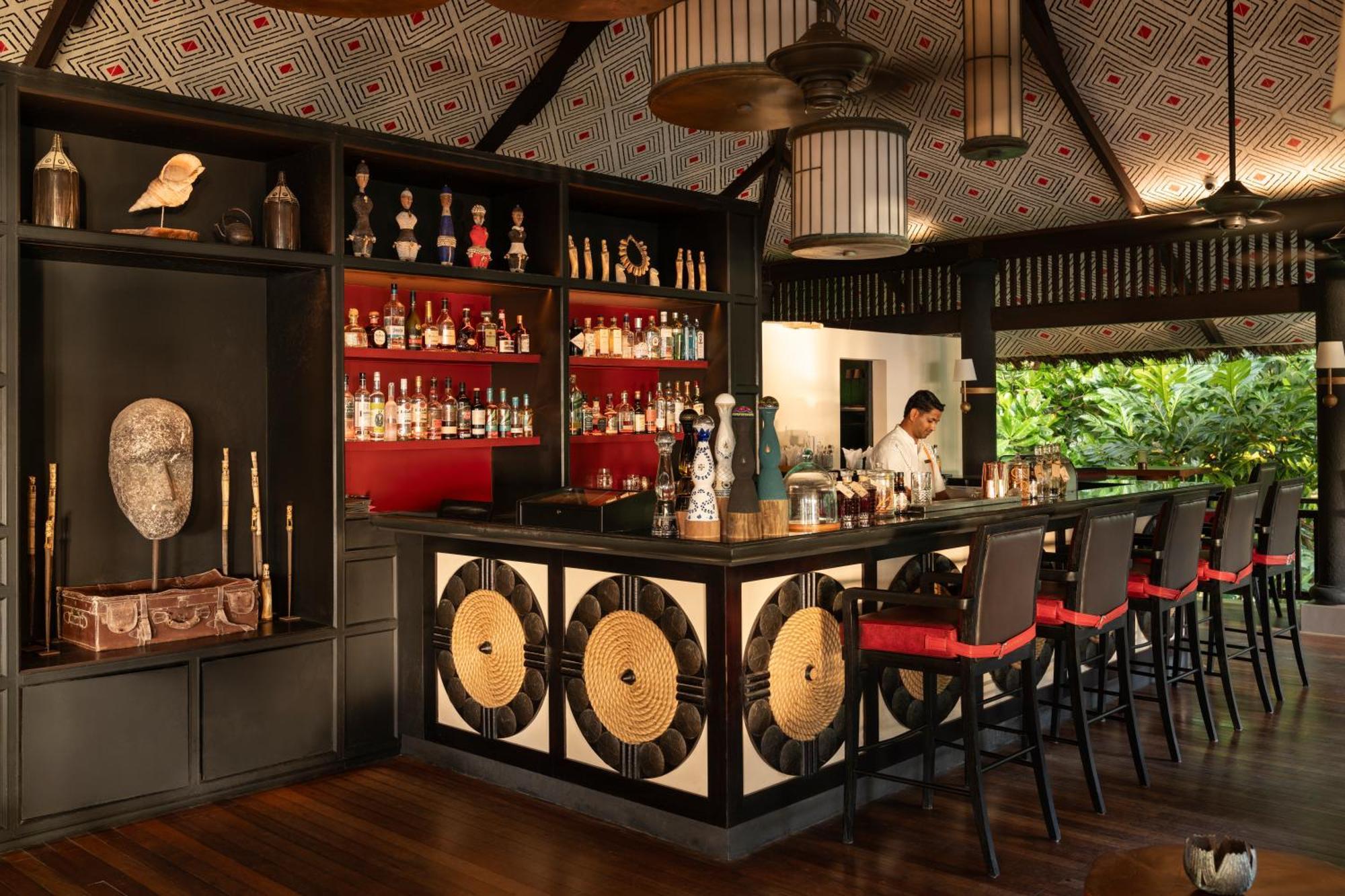 Constance Lemuria Grand Anse  Exterior foto The bar at the resort
