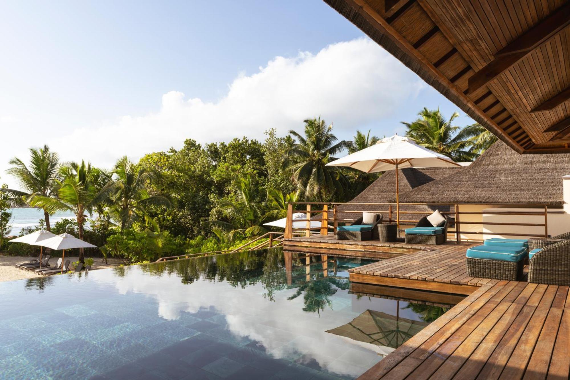 Constance Lemuria Grand Anse  Exterior foto The swimming pool at the resort