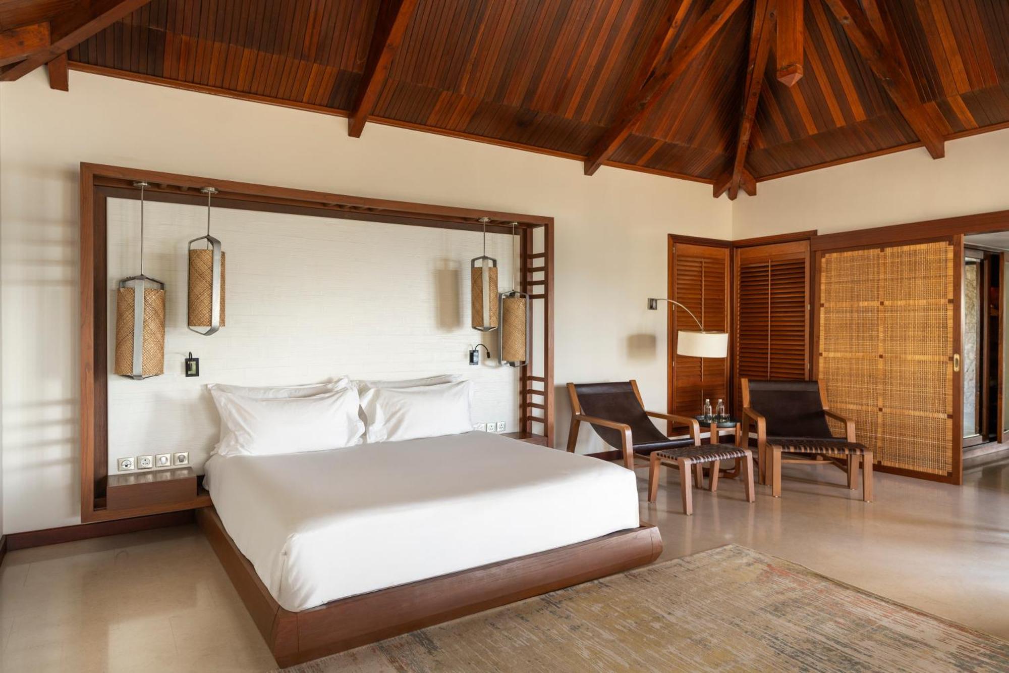 Constance Lemuria Grand Anse  Exterior foto A bedroom at the resort