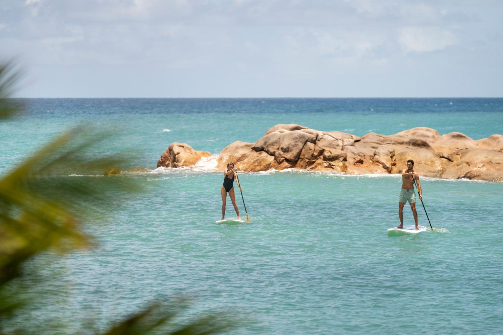 Constance Lemuria Grand Anse  Exterior foto Stand up paddle boarders on the bay