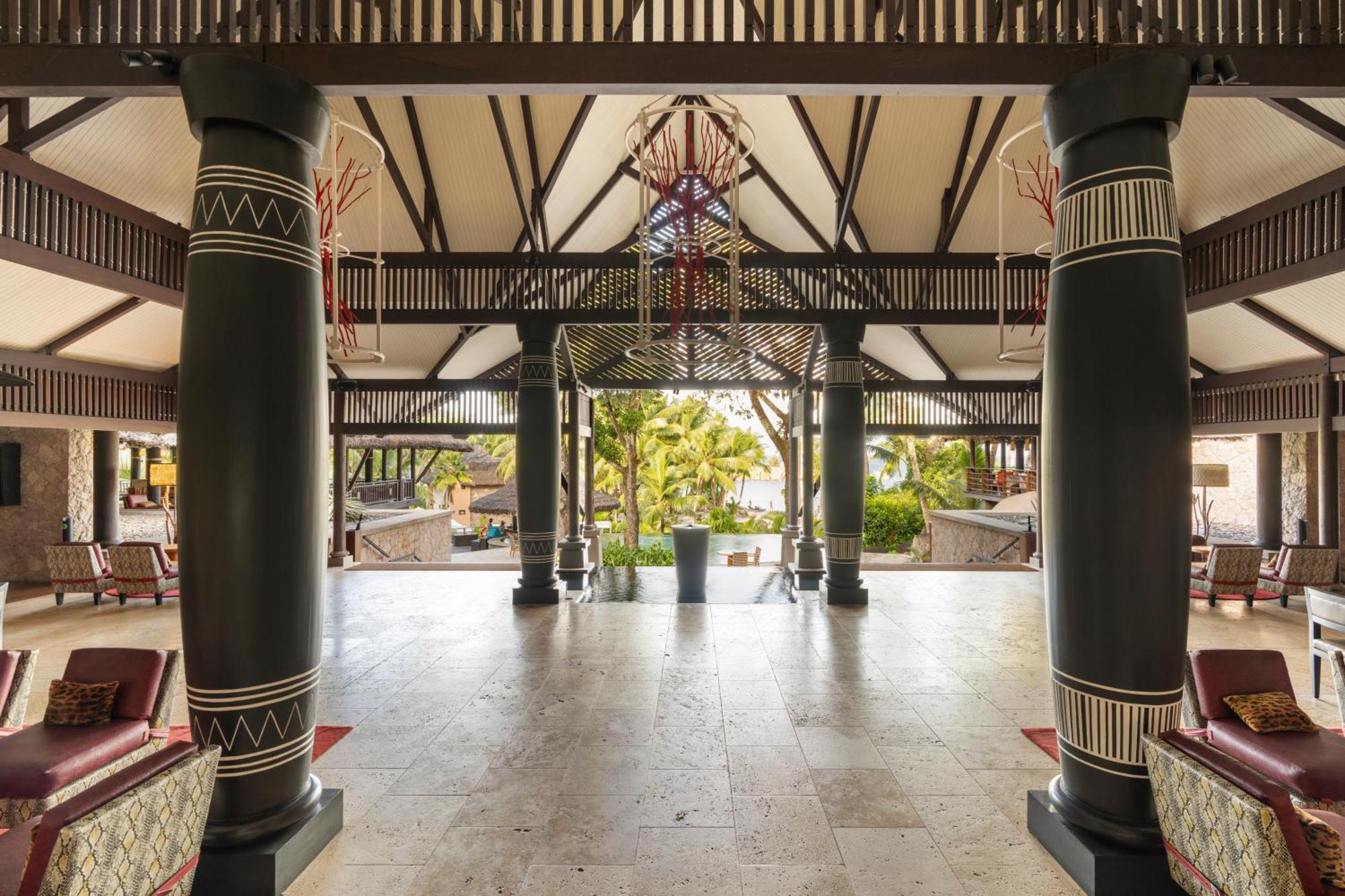 Constance Lemuria Grand Anse  Exterior foto The lobby of the Four Seasons Resort