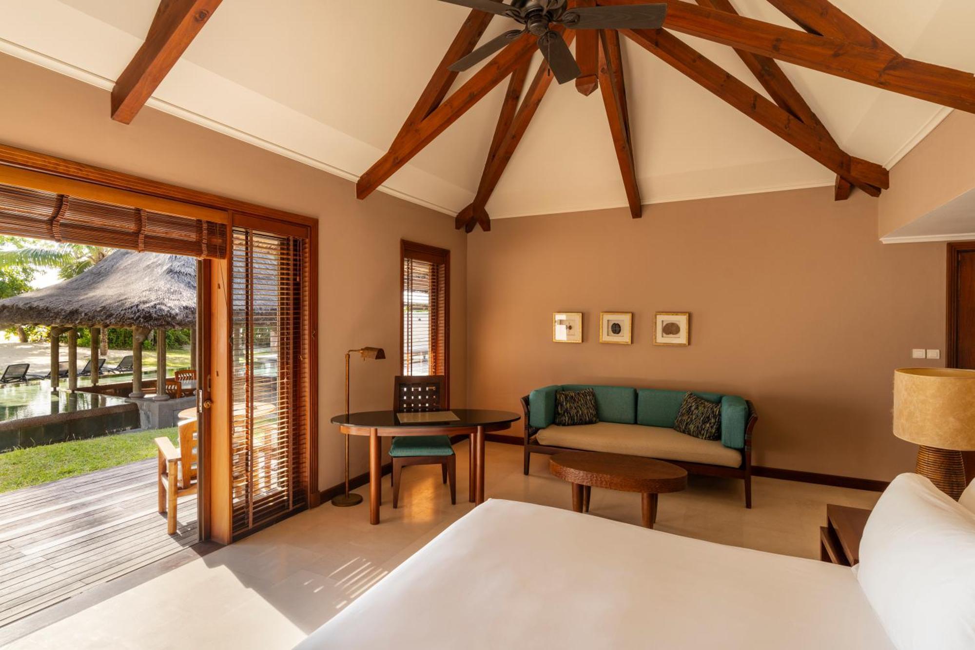Constance Lemuria Grand Anse  Exterior foto A room at the resort