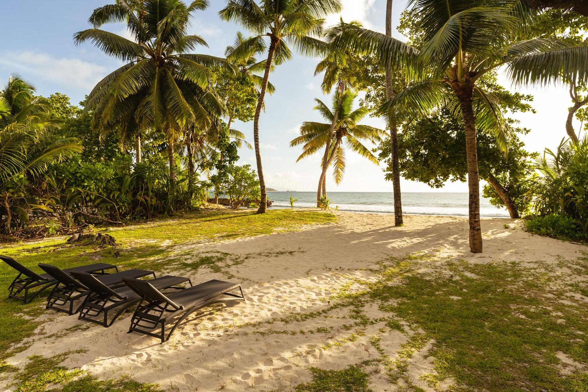 Constance Lemuria Grand Anse  Exterior foto Beach at the resort