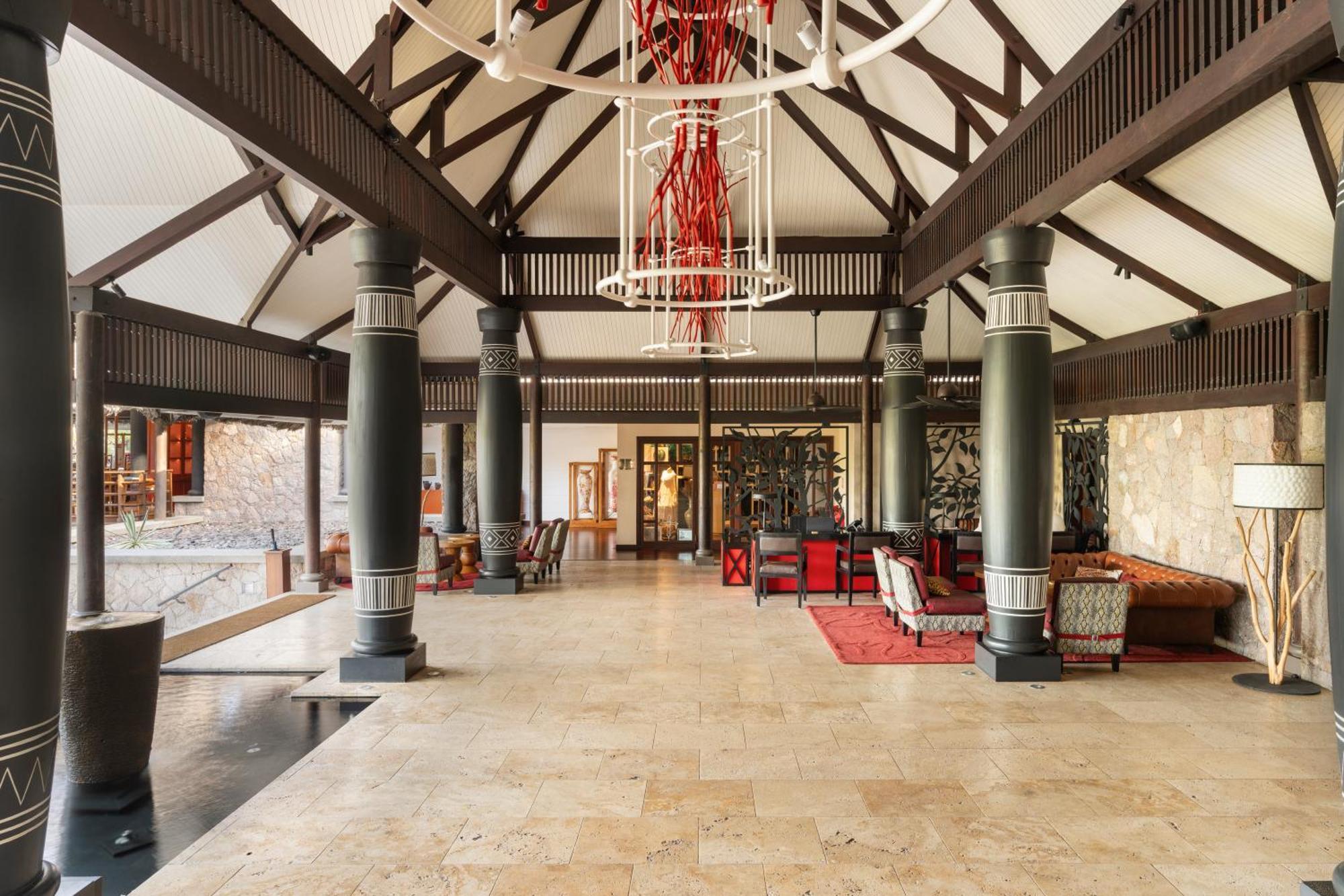 Constance Lemuria Grand Anse  Exterior foto The lobby of the hotel