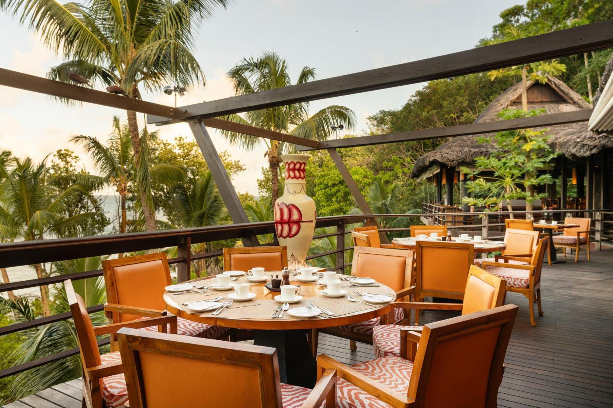Constance Lemuria Grand Anse  Exterior foto The Deck