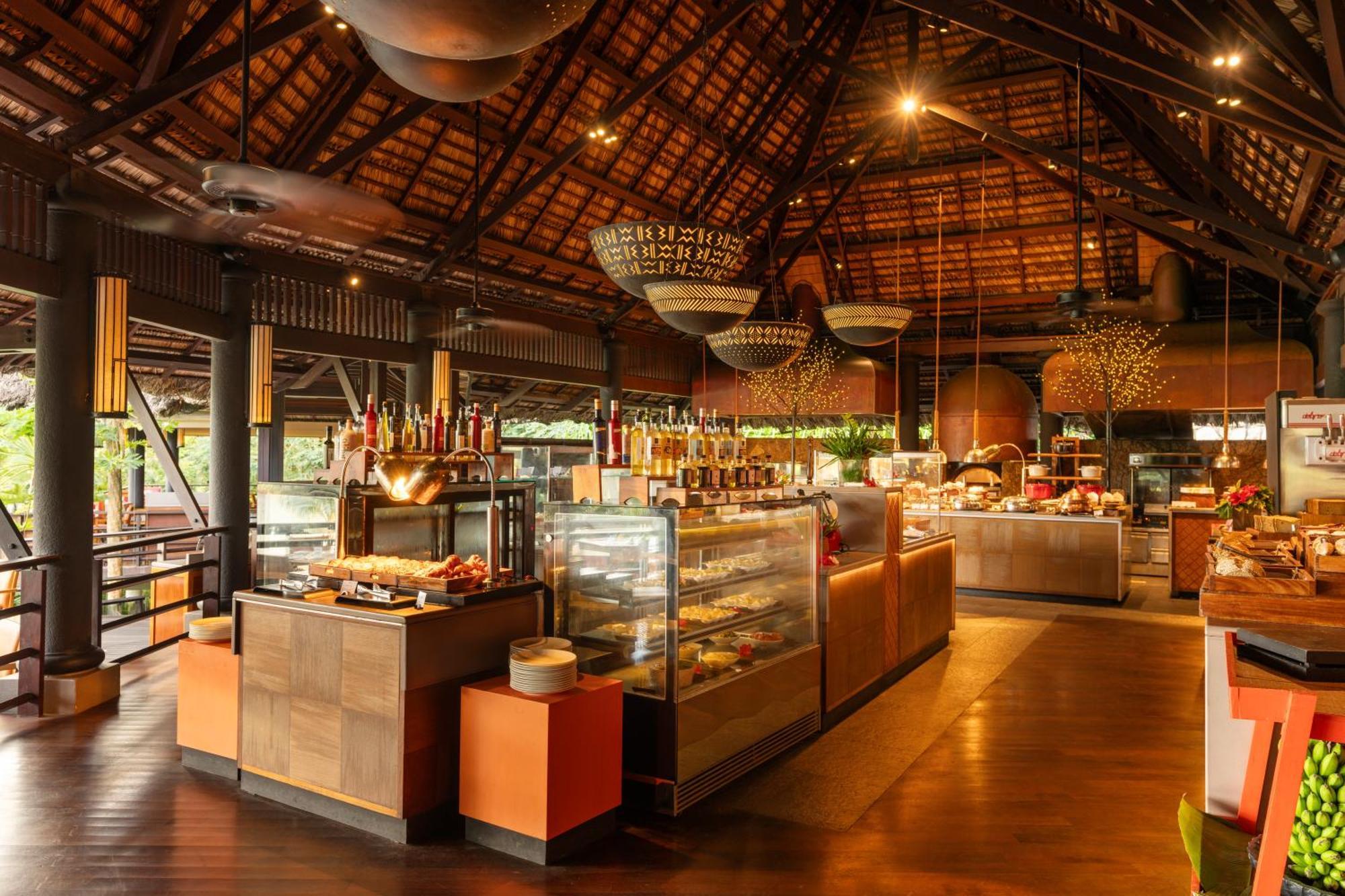 Constance Lemuria Grand Anse  Exterior foto The interior of the restaurant